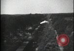 Image Attaque par mitrailleuse sur un train Europe, 1944, de la seconde 18 séquences d'archives historiques vidéo 65675080964