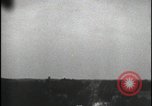 Image Attaque par mitrailleuse sur un train Europe, 1944, de la seconde 20 séquences d'archives historiques vidéo 65675080964