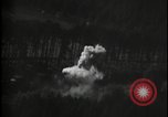 Image Attaque par mitrailleuse sur un train Europe, 1944, de la seconde 30 séquences d'archives historiques vidéo 65675080964
