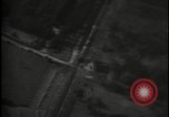 Image Attaque par mitrailleuse sur un train Europe, 1944, de la seconde 34 séquences d'archives historiques vidéo 65675080964