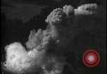 Image Attaque par mitrailleuse sur un train Europe, 1944, de la seconde 41 séquences d'archives historiques vidéo 65675080964