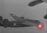 Standbild B-24-Bomber kehren vom Einsatz zurück Aleutian Islands Alaska USA, 1942, aus Sekunde 16 historischem Filmmaterial Videoclip 65675080981