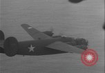 Standbild B-24-Bomber kehren vom Einsatz zurück Aleutian Islands Alaska USA, 1942, aus Sekunde 17 historischem Filmmaterial Videoclip 65675080981